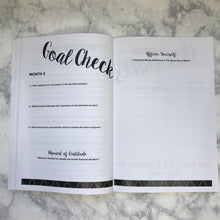 Load image into Gallery viewer, The Ultimate Financial Planner - The Your Pretty Pennies Store